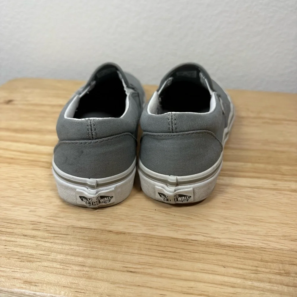 Vans Women’s Classic Slip-On Sneakers in Grey Size 6
